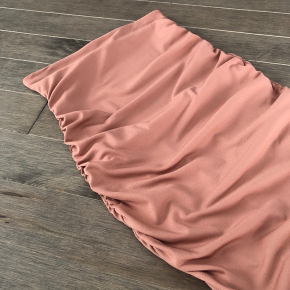 2/40$ ๐ Beautiful salmon form fitting skirt - Picture 1 of 6